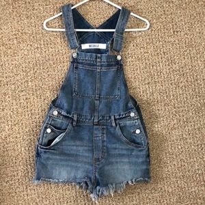 Brandy Melville Overalls!!🌼
